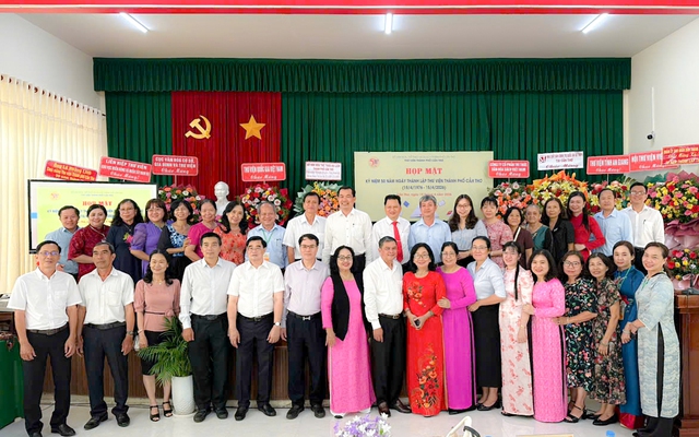 Thư viện TP Cần Thơ họp mặt Kỷ niệm 50 năm Ngày thành lập- Ảnh 8.