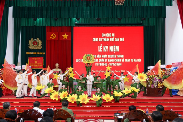 Kỷ niệm 80 năm Ngày truyền thống lực lượng Cảnh sát QLHC về TTXH, Công an TP Cần Thơ- Ảnh 1.