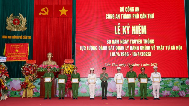 Kỷ niệm 80 năm Ngày truyền thống lực lượng Cảnh sát QLHC về TTXH, Công an TP Cần Thơ- Ảnh 7.