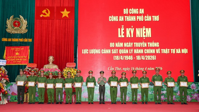 Kỷ niệm 80 năm Ngày truyền thống lực lượng Cảnh sát QLHC về TTXH, Công an TP Cần Thơ- Ảnh 8.