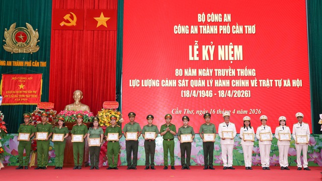 Kỷ niệm 80 năm Ngày truyền thống lực lượng Cảnh sát QLHC về TTXH, Công an TP Cần Thơ- Ảnh 9.