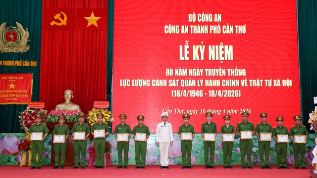 Kỷ niệm 80 năm Ngày truyền thống lực lượng Cảnh sát QLHC về TTXH, Công an TP Cần Thơ- Ảnh 10.