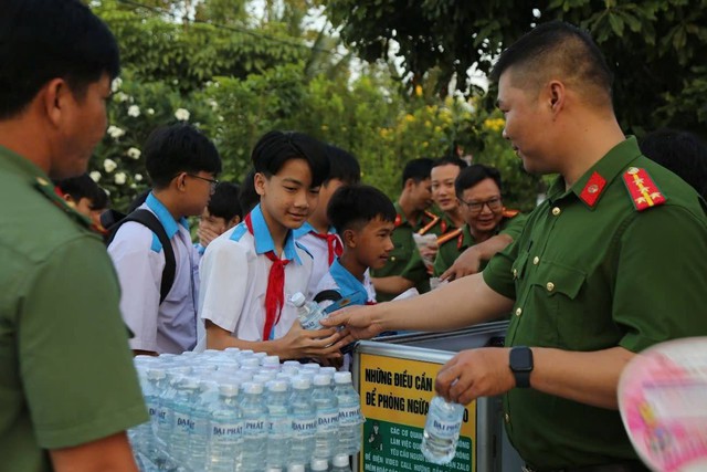 Khi "Bữa sáng 0 đồng" trở thành lớp học pháp luật đặc biệt- Ảnh 5.