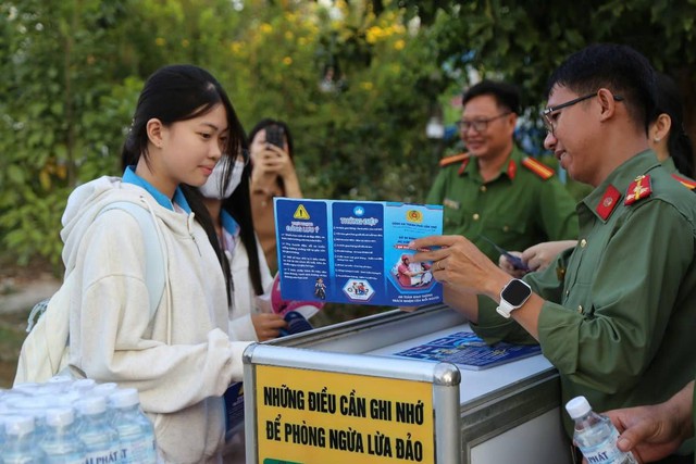 Khi "Bữa sáng 0 đồng" trở thành lớp học pháp luật đặc biệt- Ảnh 3.