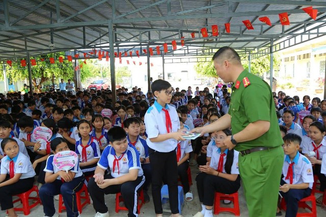 Khi "Bữa sáng 0 đồng" trở thành lớp học pháp luật đặc biệt- Ảnh 6.