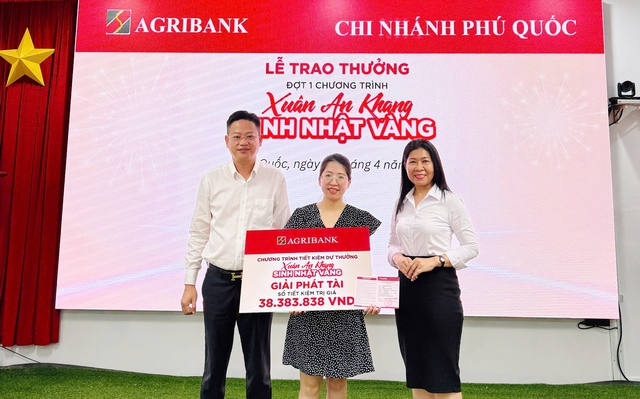 Agribank Chi nhánh Phú Quốc&nbsp;trao giải Chương trình tiết kiệm dự thưởng “Xuân An khang - Sinh nhật vàng”- Ảnh 1.