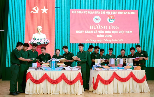 Sôi nổi Ngày Sách và Văn hóa đọc trong BĐBP tỉnh An Giang- Ảnh 1.