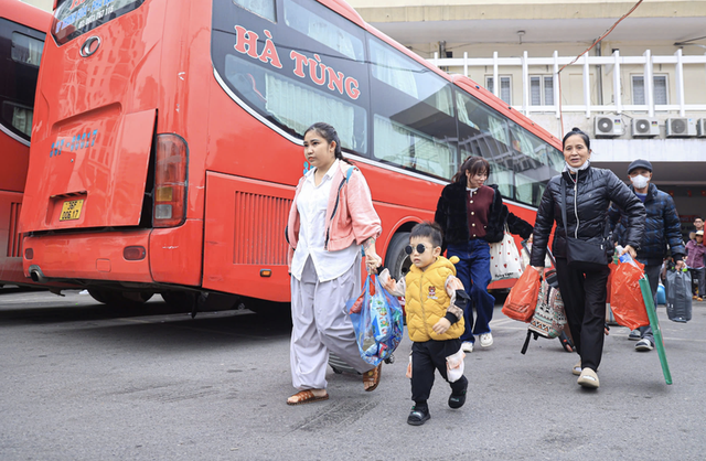 Thị trường vận tải hành khách trầm lắng trước kỳ nghỉ lễ 30/4-1/5- Ảnh 1.