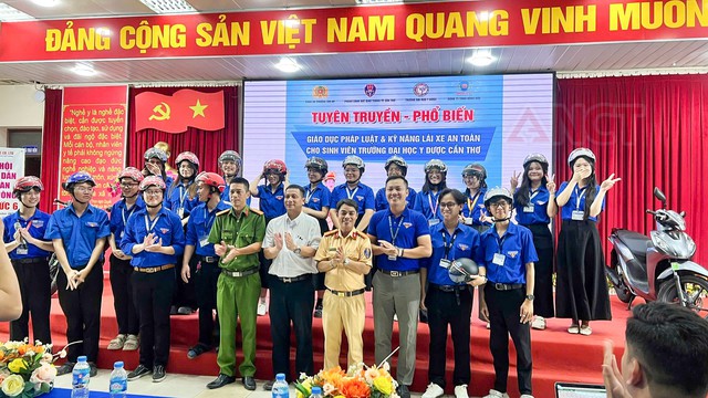 Cần Thơ tuyên truyền pháp luật, kỹ năng lái xe an toàn cho sinh viên- Ảnh 3.