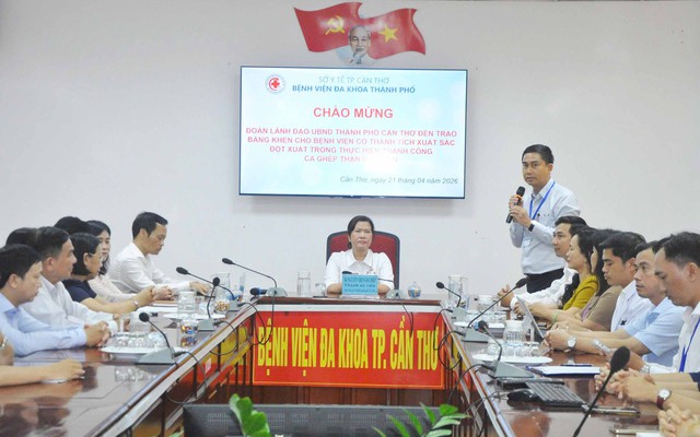 Trao khen thưởng đột xuất cho Bệnh viện Đa khoa TP Cần Thơ sau thành công ca ghép thận đầu tiên- Ảnh 1.