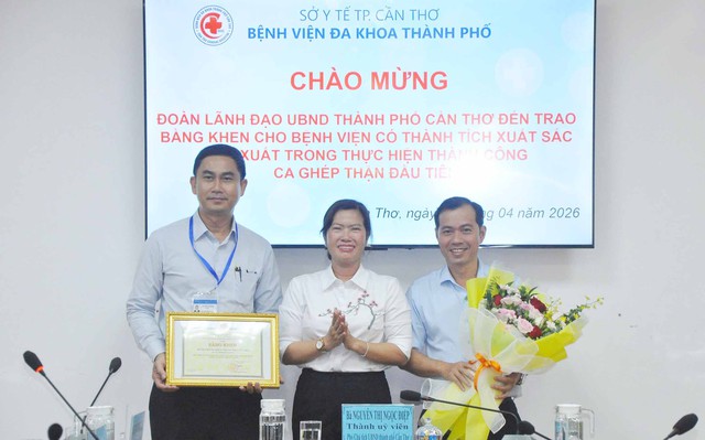 Trao khen thưởng đột xuất cho Bệnh viện Đa khoa TP Cần Thơ sau thành công ca ghép thận đầu tiên- Ảnh 4.