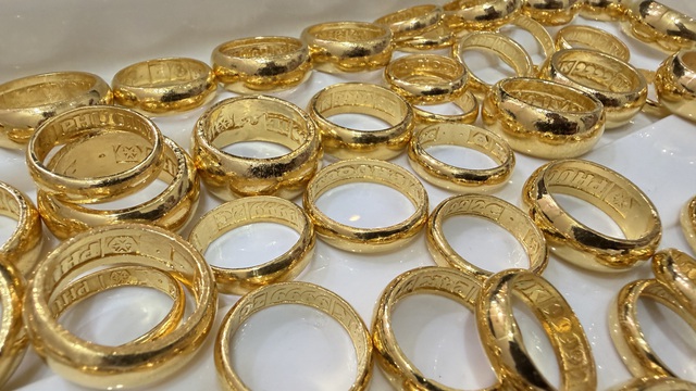 Giá vàng hôm nay 23/4: Tiếp đà giảm gần 1 triệu đồng/lượng- Ảnh 1.