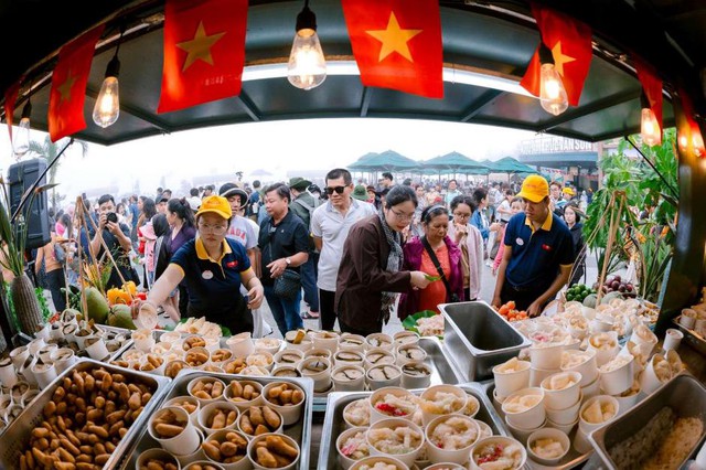 Núi Bà Đen, Tây Ninh tổ chức 4 phiên chợ lá xuyên lễ Giỗ Tổ và 30/4- Ảnh 1.