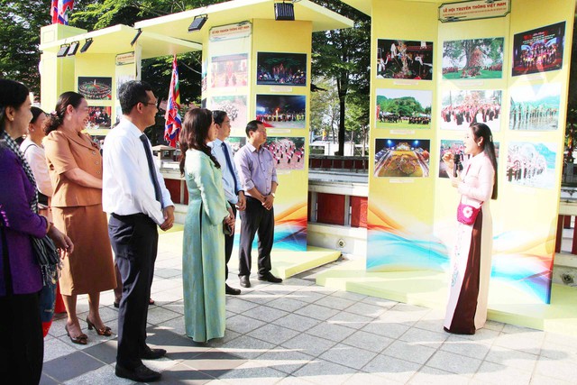 Cần Thơ: Triển lãm ảnh Lễ hội truyền thống Việt Nam- Ảnh 3.