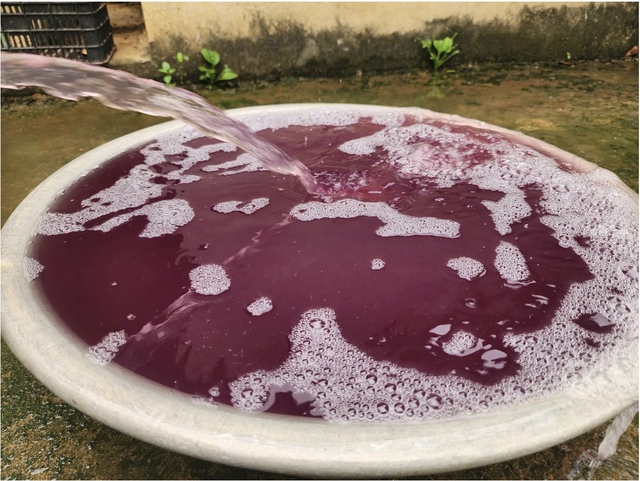Công an vào cuộc vụ nước giếng đổi sang màu tím ở Thanh Hóa- Ảnh 2.