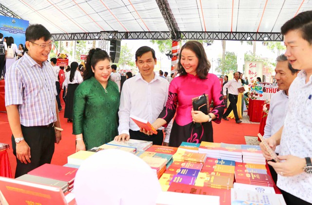 Chi nhánh NXB Chính trị quốc gia Sự thật tại Cần Thơ lan tỏa tri thức và văn hóa đọc- Ảnh 5.