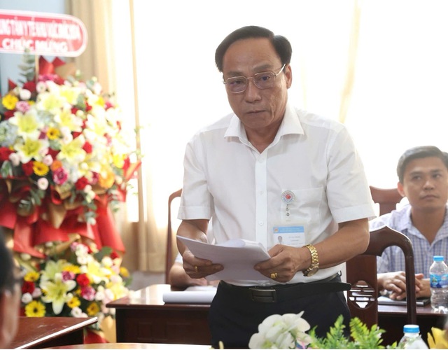 Agribank Chi nhánh Long An trao tặng xe cứu thương cho Bệnh viện Đa khoa Khu vực Hậu Nghĩa- Ảnh 4.