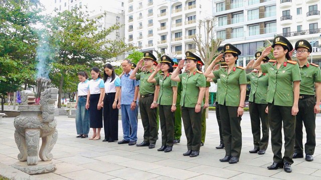 Công an Thanh Hóa: Góp phần nâng chất lượng an ninh du lịch Sầm Sơn

- Ảnh 1.