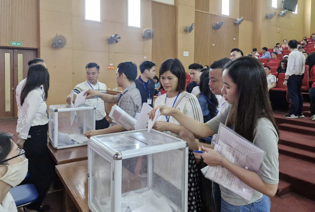 Quốc Oai đấu giá thành công 17 thửa đất, lô cao nhất hơn 125 triệu đồng/m²- Ảnh 2.