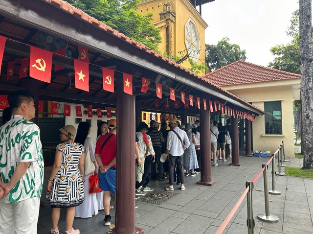 Hà Nội phân luồng giao thông, bố trí 8 điểm đỗ xe phục vụ vào Lăng Bác dịp lễ- Ảnh 1.