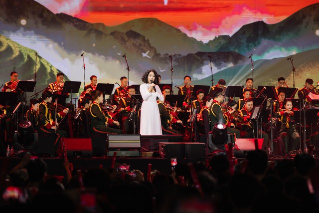 Giao hưởng Non Sông: Đêm nhạc kết nối quá khứ và hiện đại- Ảnh 4.