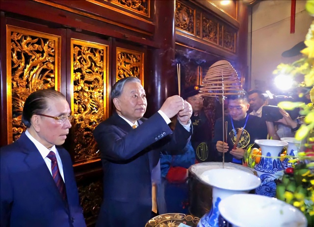 Chủ tịch UBND tỉnh Phú Thọ đọc Chúc văn khích lệ tinh thần yêu nước trong Lễ giỗ Tổ Hùng Vương- Ảnh 6.