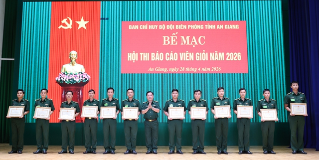 An Giang không ngừng bồi dưỡng, nâng cao chất lượng đội ngũ Báo cáo viên- Ảnh 2.