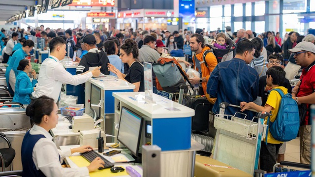 Sân bay Nội Bài dự kiến phục vụ hơn 650 chuyến bay ngày cao điểm 29/4- Ảnh 1.