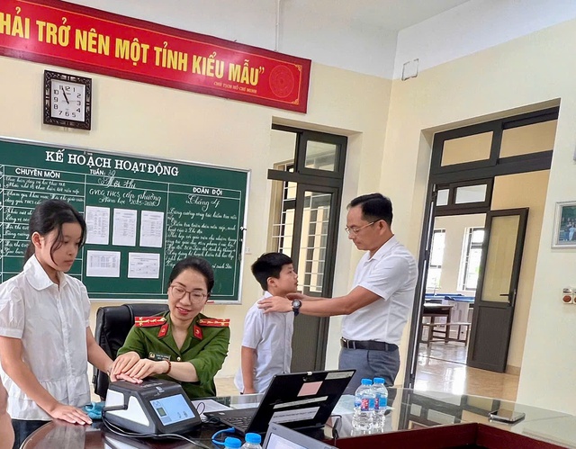 Công an Thanh Hóa: Làm việc xuyên lễ phục vụ người dân- Ảnh 1.