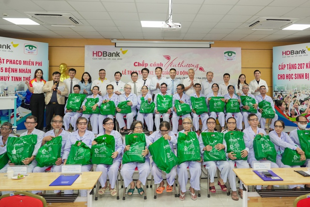 HDBank trao 27 tỷ đồng hưởng ứng Tháng Nhân đạo 2026- Ảnh 3.