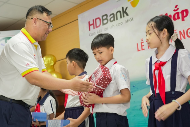 HDBank trao 27 tỷ đồng hưởng ứng Tháng Nhân đạo 2026- Ảnh 4.