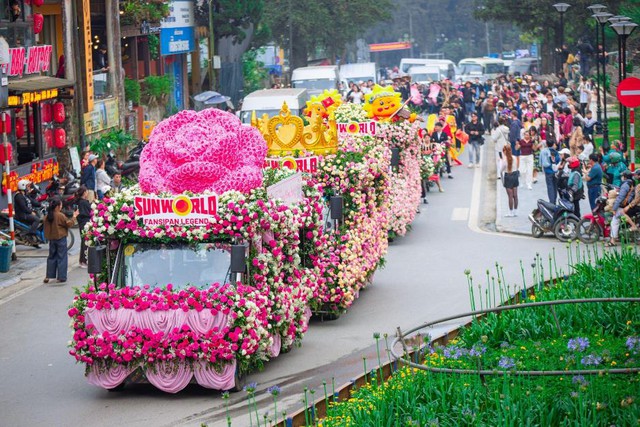 Hàng vạn du khách “đổ về” Fansipan, nô nức check in Lễ hội Hoa hồng 2026- Ảnh 5.