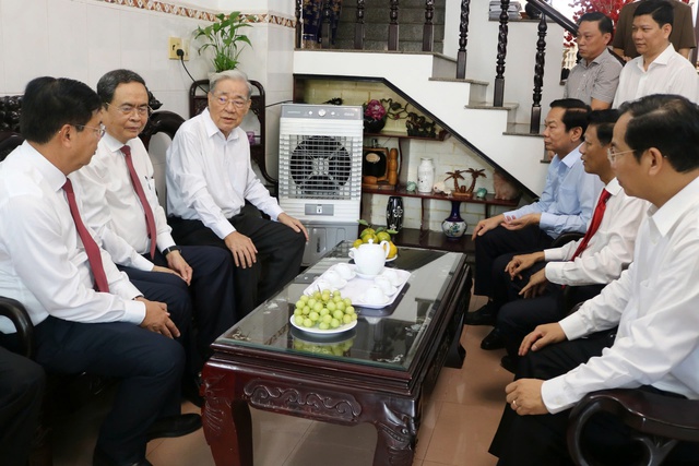 Chủ tịch Quốc hội Trần Thanh Mẫn: Thăm, tặng quà gia đình chính sách và công nhân lao động tại An Giang- Ảnh 3.