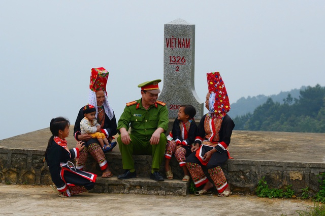 80 năm bản lĩnh, vì nhân dân phục vụ: Dấu ấn vẻ vang của lực lượng Cảnh sát QLHC về TTXH Công an tỉnh Quảng Ninh- Ảnh 3. 80 năm bản lĩnh, vì nhân dân phục vụ: Dấu ấn vẻ vang của lực lượng Cảnh sát QLHC về TTXH Công an tỉnh Quảng Ninh- Ảnh 3.