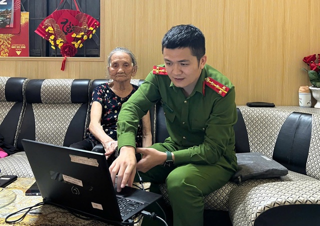 80 năm bản lĩnh, vì nhân dân phục vụ: Dấu ấn vẻ vang của lực lượng Cảnh sát QLHC về TTXH Công an tỉnh Quảng Ninh- Ảnh 5. 80 năm bản lĩnh, vì nhân dân phục vụ: Dấu ấn vẻ vang của lực lượng Cảnh sát QLHC về TTXH Công an tỉnh Quảng Ninh- Ảnh 5.