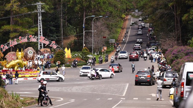 Quảng Ngãi: Đẩy nhanh giải ngân đầu tư công và giải phóng mặt bằng các dự án tại Măng Đen- Ảnh 1.