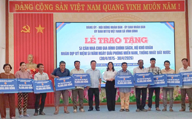 Trao 51 căn nhà cho gia đình chính sách, hộ có hoàn cảnh khó khăn xã Vĩnh Bình nhân kỷ niệm 51 năm Ngày Giải phóng miền Nam, thống nhất đất nước- Ảnh 2.
