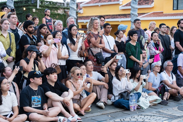 Đà Nẵng: Trình diễn Nón cờ Tổ quốc đặc biệt tại sân khấu thực cảnh Ký Ức Hội An- Ảnh 8.