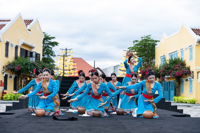 Đà Nẵng: Trình diễn Nón cờ Tổ quốc đặc biệt tại sân khấu thực cảnh Ký Ức Hội An- Ảnh 1.