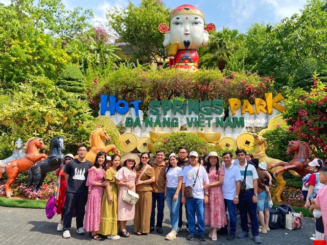 Đà Nẵng: Hàng nghìn du khách lựa chọn CVSKN Núi Thần Tài cho kỳ nghỉ lễ- Ảnh 9.