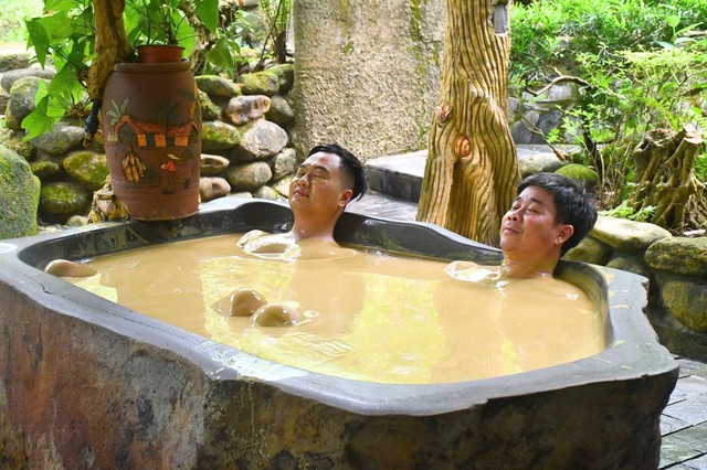 Đà Nẵng: Hàng nghìn du khách lựa chọn CVSKN Núi Thần Tài cho kỳ nghỉ lễ- Ảnh 5.