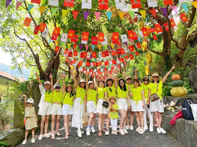 Đà Nẵng: Hàng nghìn du khách lựa chọn CVSKN Núi Thần Tài cho kỳ nghỉ lễ- Ảnh 8.