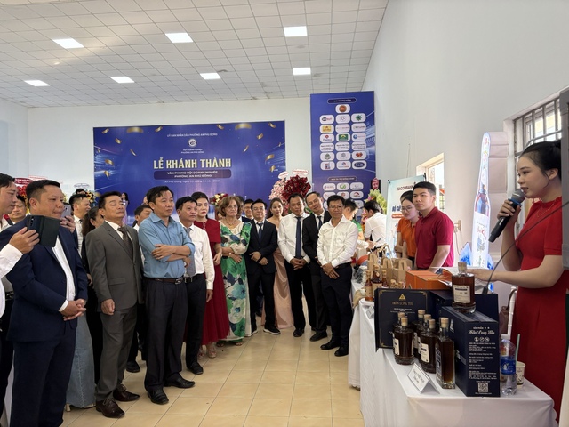 Khánh thành Văn phòng Hội Doanh nghiệp An Phú Đông: “Ngôi nhà chung” kích hoạt hệ sinh thái kết nối- Ảnh 2. Khánh thành Văn phòng Hội Doanh nghiệp An Phú Đông: “Ngôi nhà chung” kích hoạt hệ sinh thái kết nối- Ảnh 2.