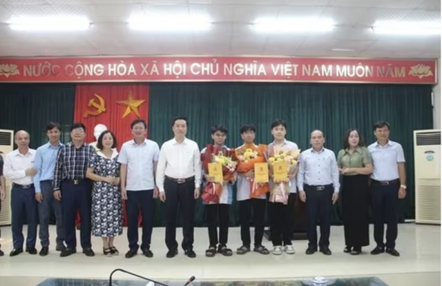 Thanh Hóa: Gặp mặt học sinh tham dự đội tuyển Olympic Châu Á - Thái Bình Dương năm 2026- Ảnh 4. Thanh Hóa: Gặp mặt học sinh tham dự đội tuyển Olympic Châu Á - Thái Bình Dương năm 2026- Ảnh 4.