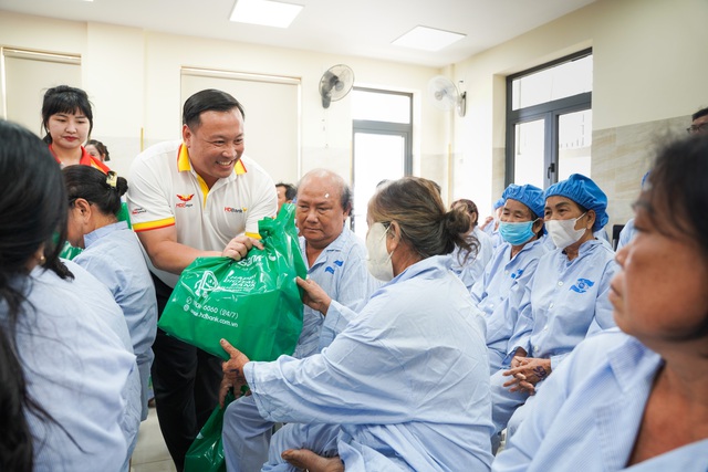 HDBank: 20 năm bền bỉ mang ánh sáng đến bệnh nhân có hoàn cảnh khó khăn- Ảnh 5.