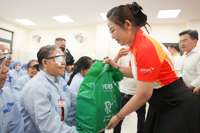 HDBank: 20 năm bền bỉ mang ánh sáng đến bệnh nhân có hoàn cảnh khó khăn- Ảnh 6.