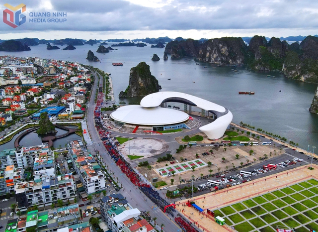 Quảng Ninh lấy ý kiến nhân dân về việc thành lập thành phố trực thuộc Trung ương- Ảnh 1.