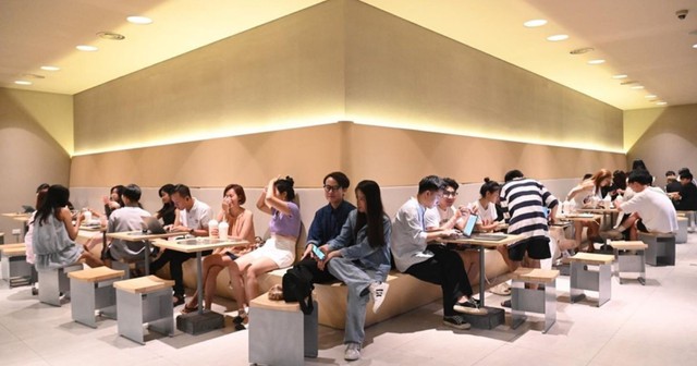 Người Việt dành gần 344 tỷ đồng để uống cà phê, trà sữa mỗi ngày- Ảnh 1.