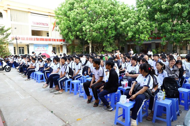 Kỹ năng lái xe an toàn: Hành trang không thể thiếu cho học sinh THPT- Ảnh 2.