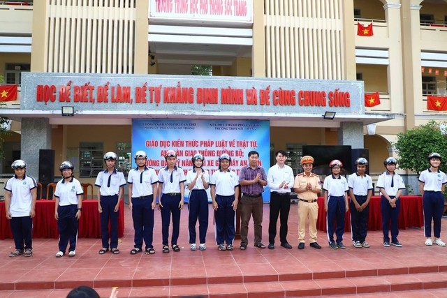 Kỹ năng lái xe an toàn: Hành trang không thể thiếu cho học sinh THPT- Ảnh 6.